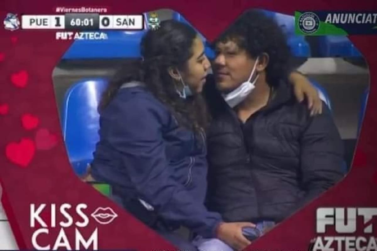 VIDEO Pareja Poblana Se Roba La Kiss Cam De TV Azteca Y Los MEMES