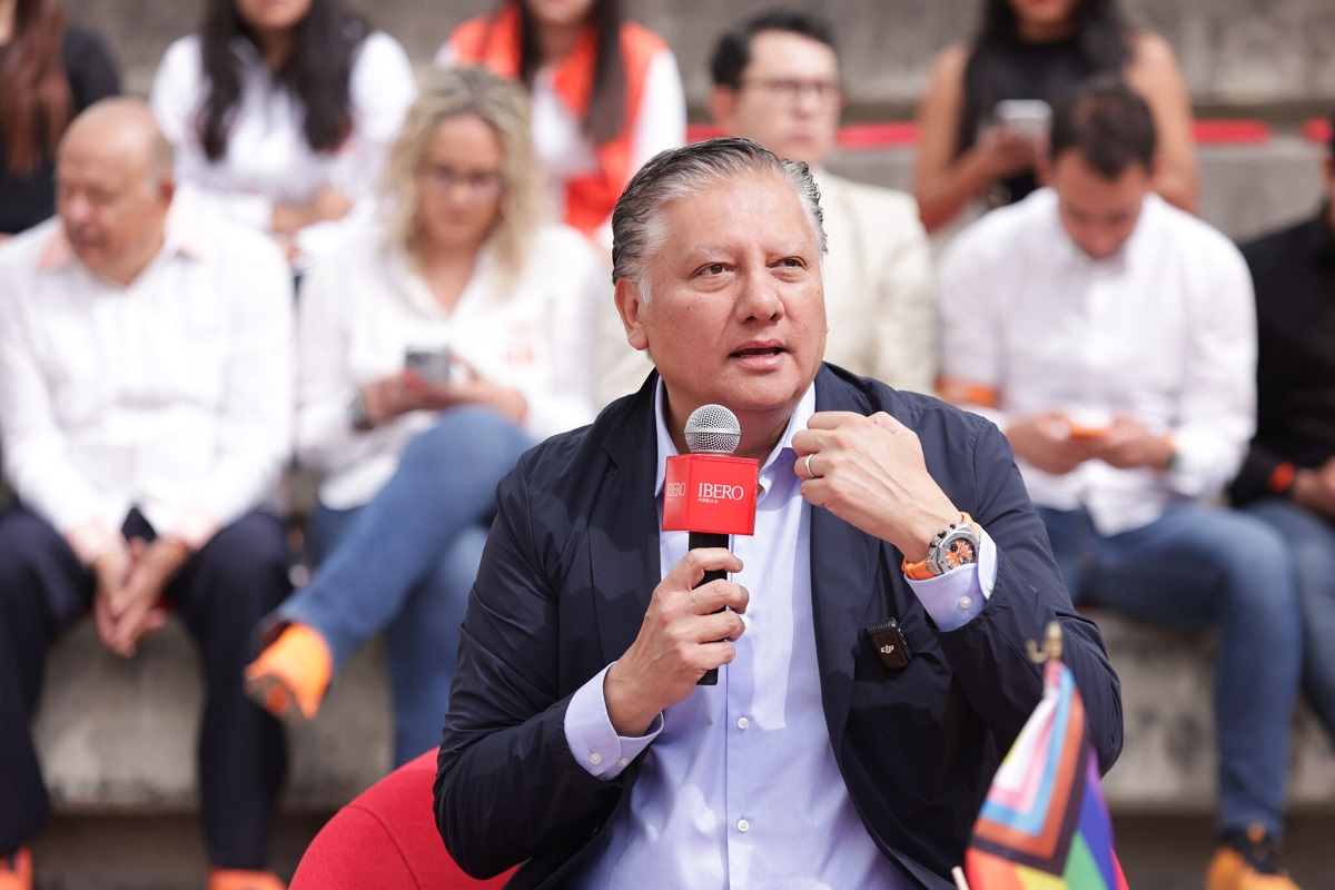 Fernando Morales promete revocar concesión de agua en Puebla