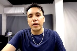 Raymix se declara gay