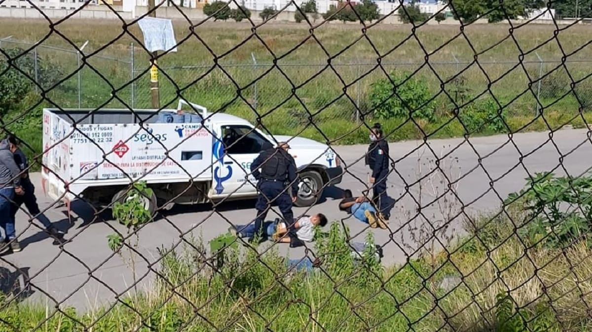 Policías persiguen a ladrones de vehículos y se desata la balacera en Cuatlancingo 1 4e38dd9d a067 4193 8c3b ae43653a581d 1