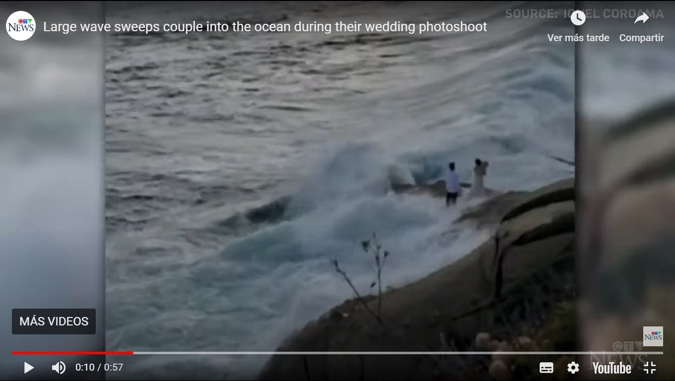 NOVIOS ARRASTRADOS POR EL MAR
