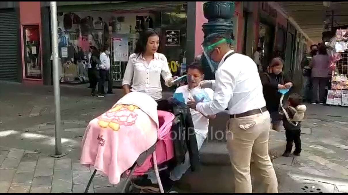 Secretaria de Salud regala cubrebocas