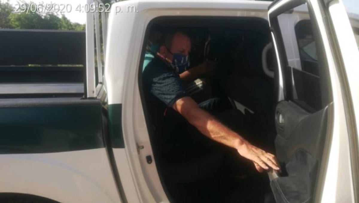 alcalde entrega hijo sobrino a policia