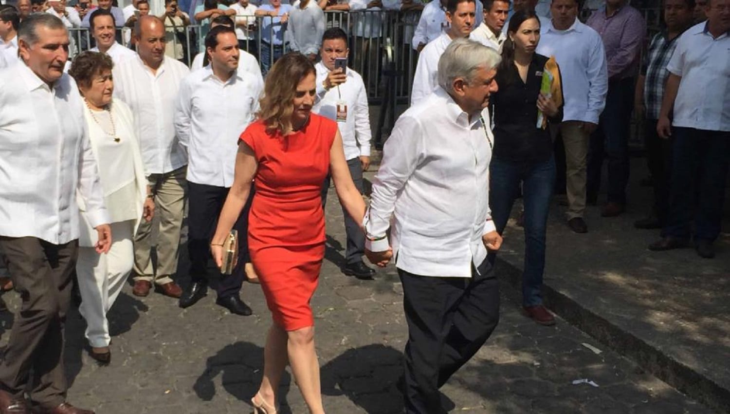 El polémico tuit de Beatriz Gutiérrez: “no soy médico”, responde sobre atención a niños con Cáncer 1 beatriz gutierrez twtitter