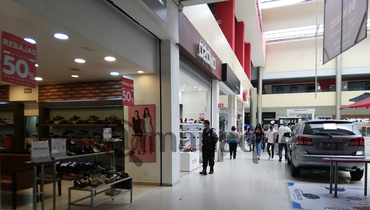 FOTOS: Centros comerciales de Puebla se preparan para reapertura; implementan medidas de sanidad 19 centros comerciales 11 e1593744572640