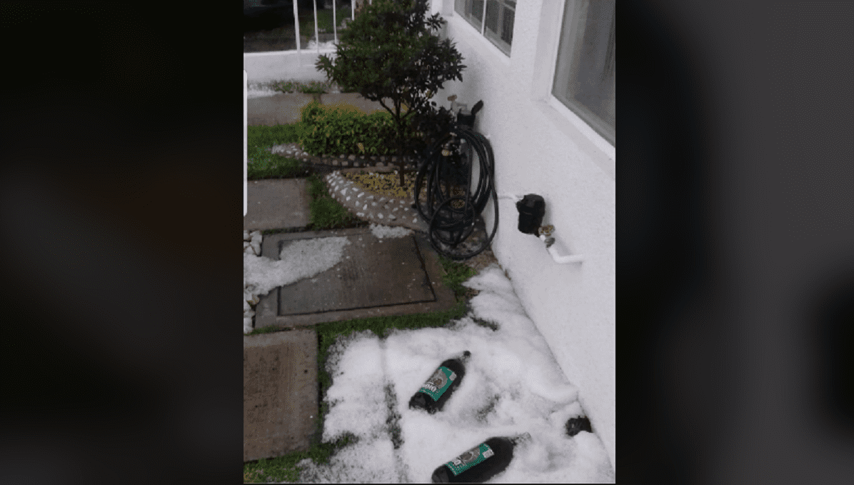 Poblanos de Bosques de Chapultepec aprovecharon la granizada... ¡para enfriar el caguamón! 3 chelas