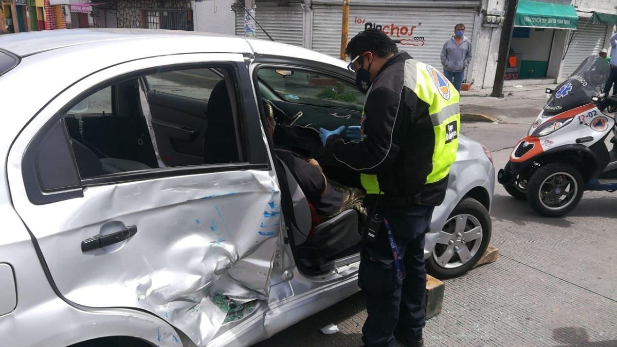 Choque entre ruta 61 y automóvil deja a una mujer de la tercera edad lesionada en Puebla 3 choque1