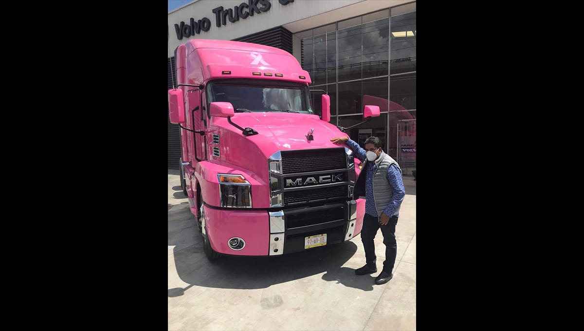 Poblano compra un trailer rosa para incentivar la lucha contra el cáncer de mama; donará sus ganancias 4 poblano donara sus ganancias al cancer de mama