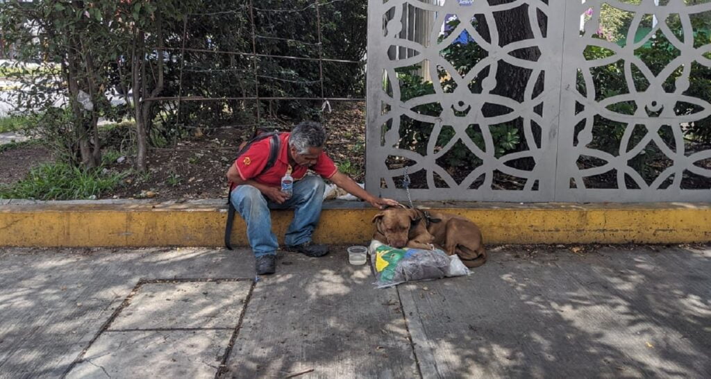 poblano en la calle 1
