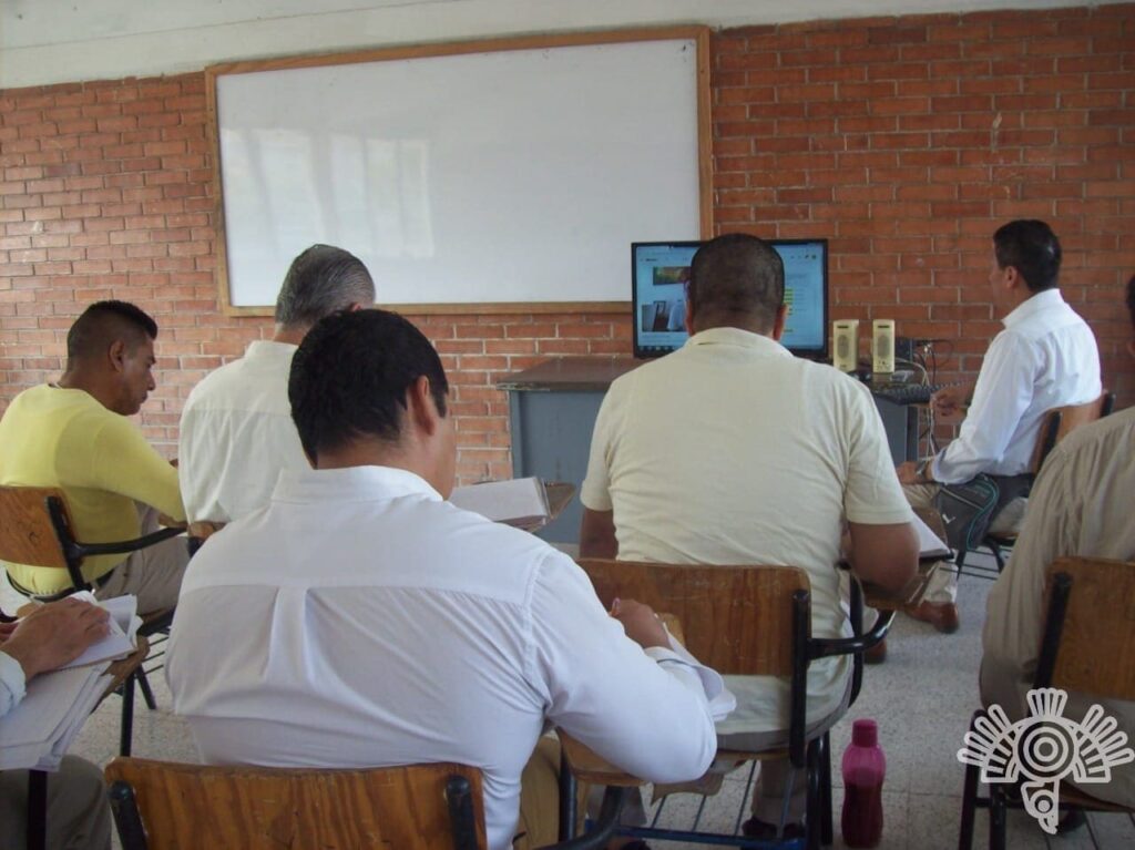 reos estudiando Puebla