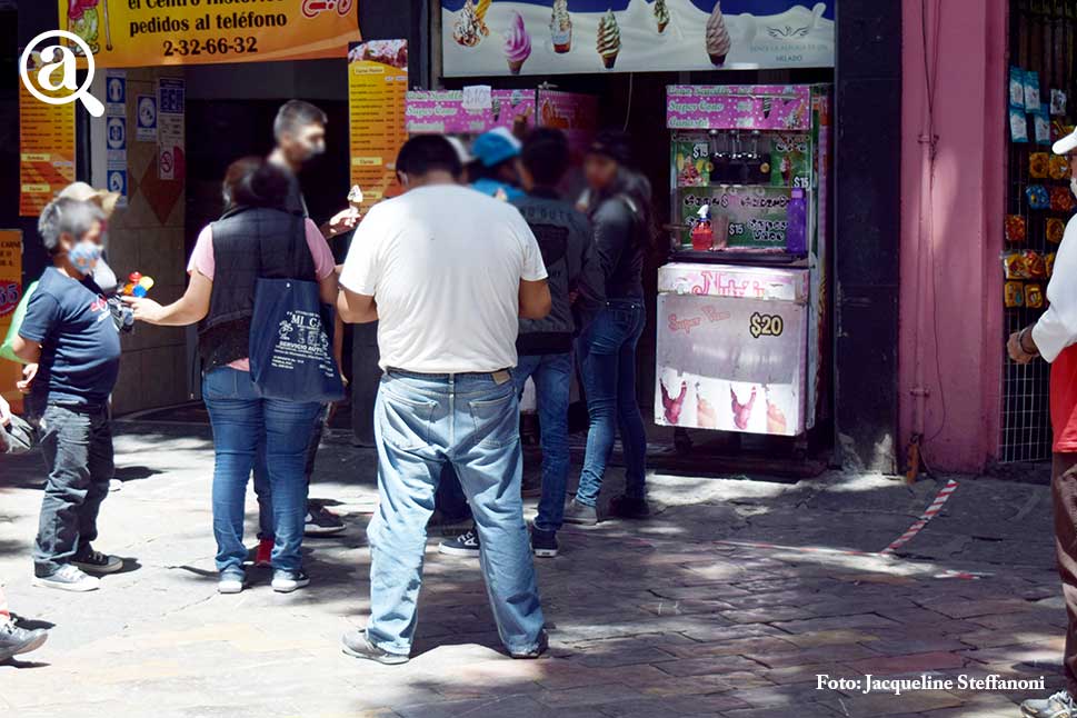 FOTOS: ¿A qué salen los poblanos? Así hacen fila para comprar helados 3 viapuebla9