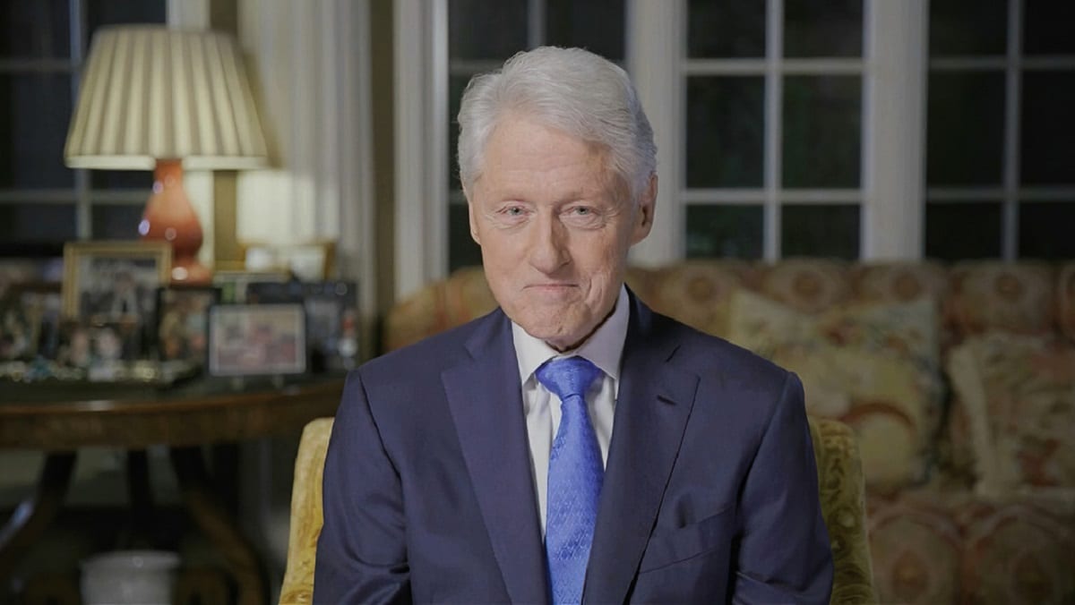 Revelan FOTOS de Bill Clinton siendo masajeado por víctima sexual de Jeffrey Epstein 1 Bill Clinton