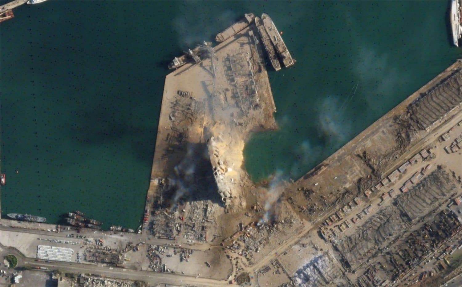 Explosión en Beirut deja cráter de alrededor de 124 metros; más grande que una cancha de fútbol 3 BEIRUT CRATER