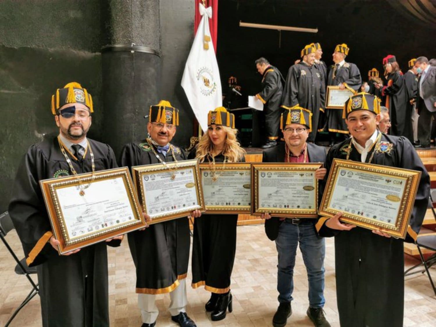 DOCTORADO HONORIS CAUSA