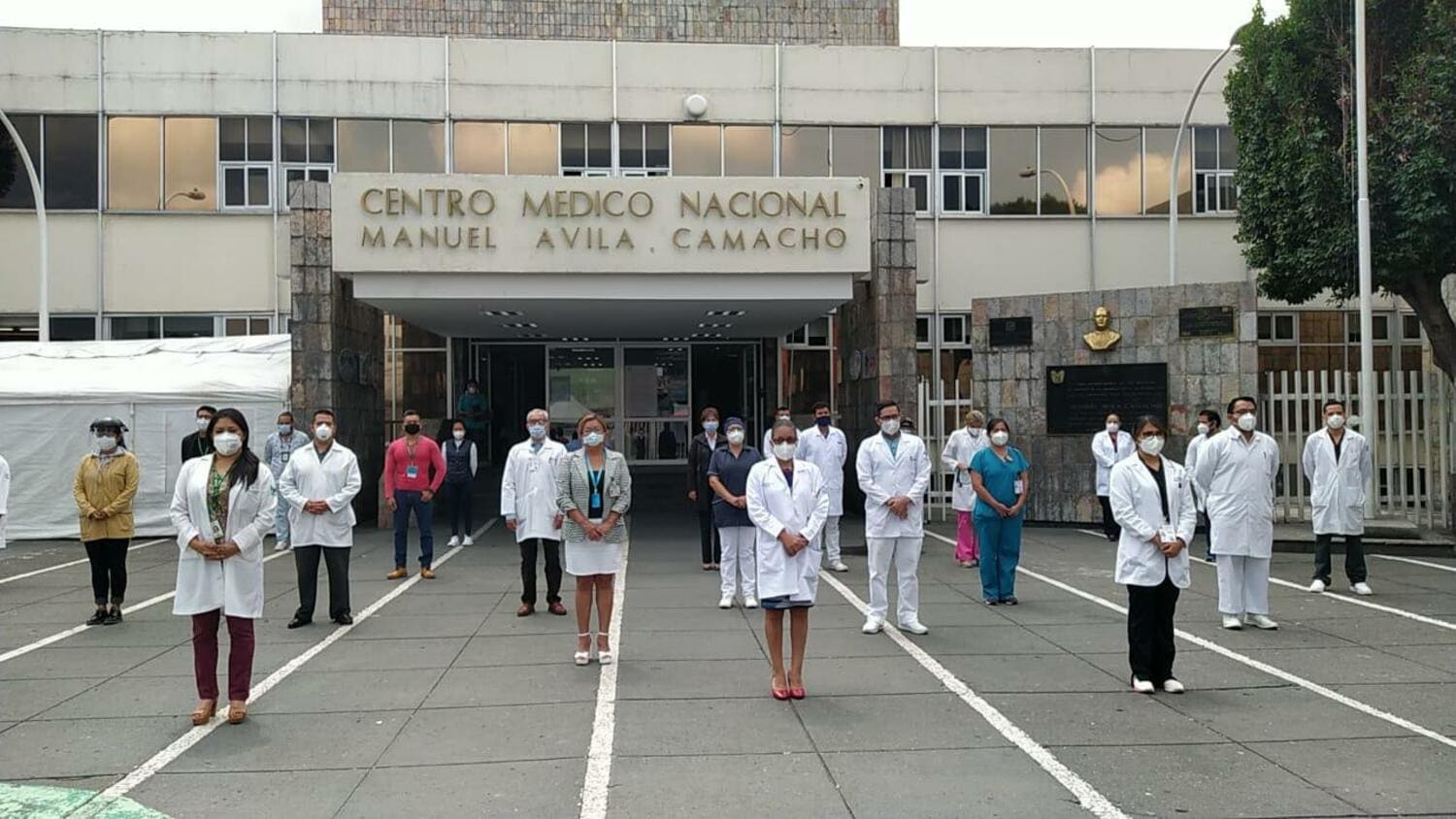 Guardan minuto de silencio por muertos de covid-19 en IMSS Puebla 1 IMSS SAN JOSE MINUTO DE SILENCIO