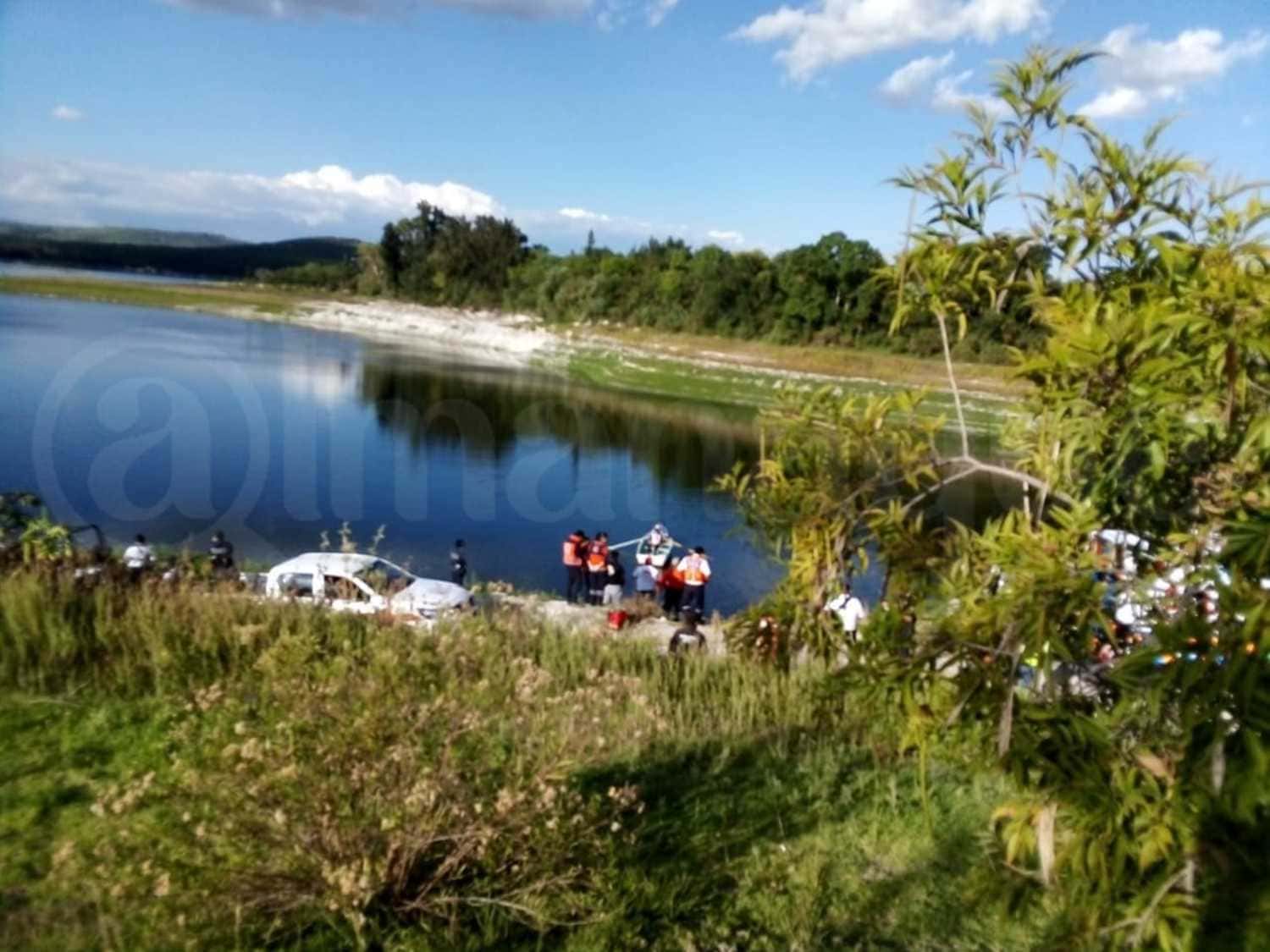 VIDEO: Cae un auto a la laguna de Valsequillo; hay al menos un muerto 1 WhatsApp Image 2020 08 18 at 6.28.00 PM 1 1