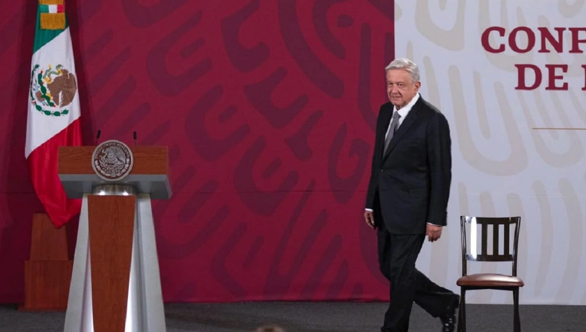 AMLO advierte al FRENAAA que usará el Zócalo una vez al mes para asambleas 1 amlo1