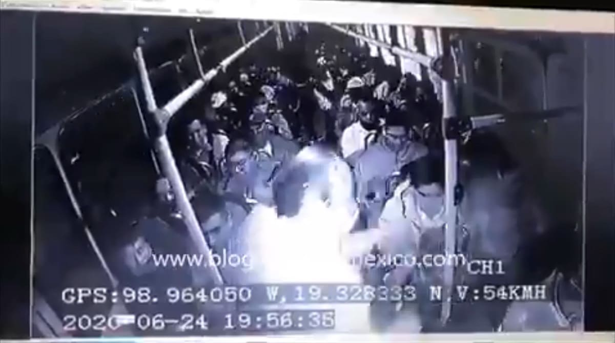 VIDEO: Balacera entre asaltantes y un pasajero de un autobús en la México-Puebla deja tres muertos 1 asalto 1