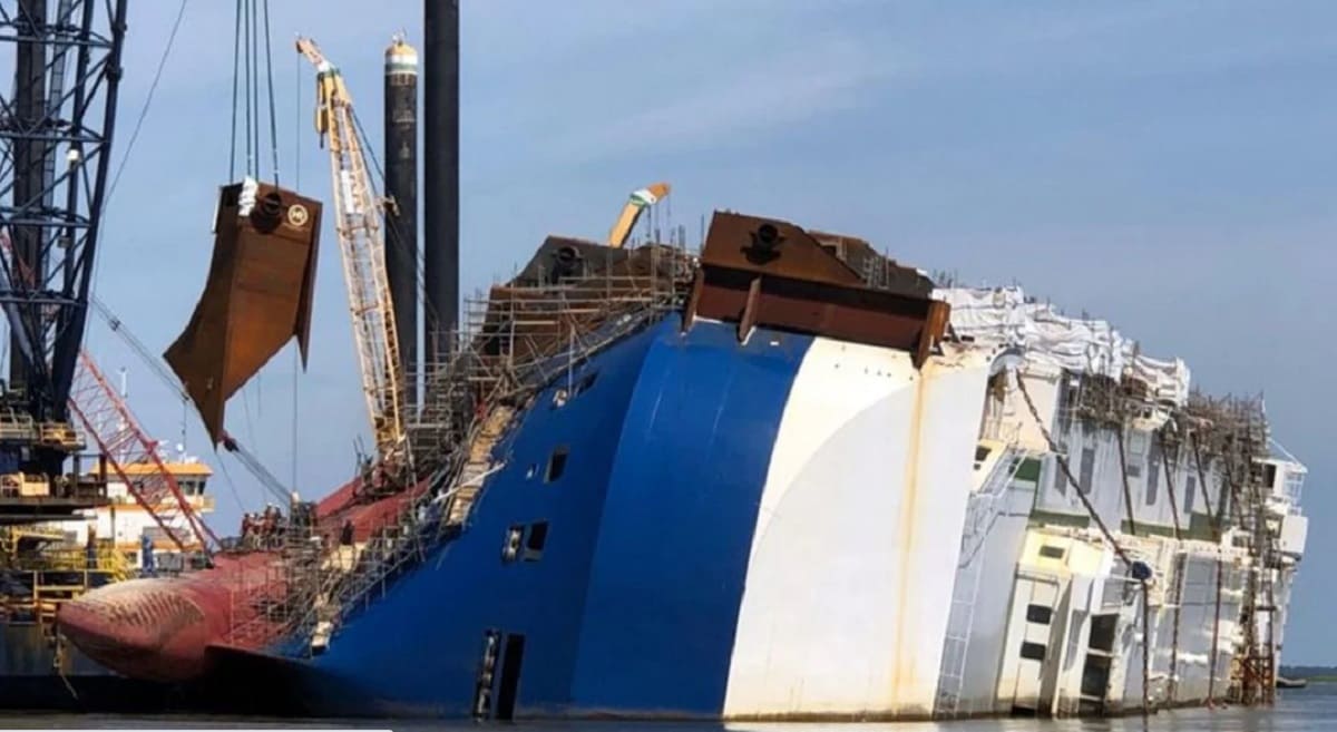 Se hunde embarcación con más de 4 mil autos en Georgia 1 barco 1