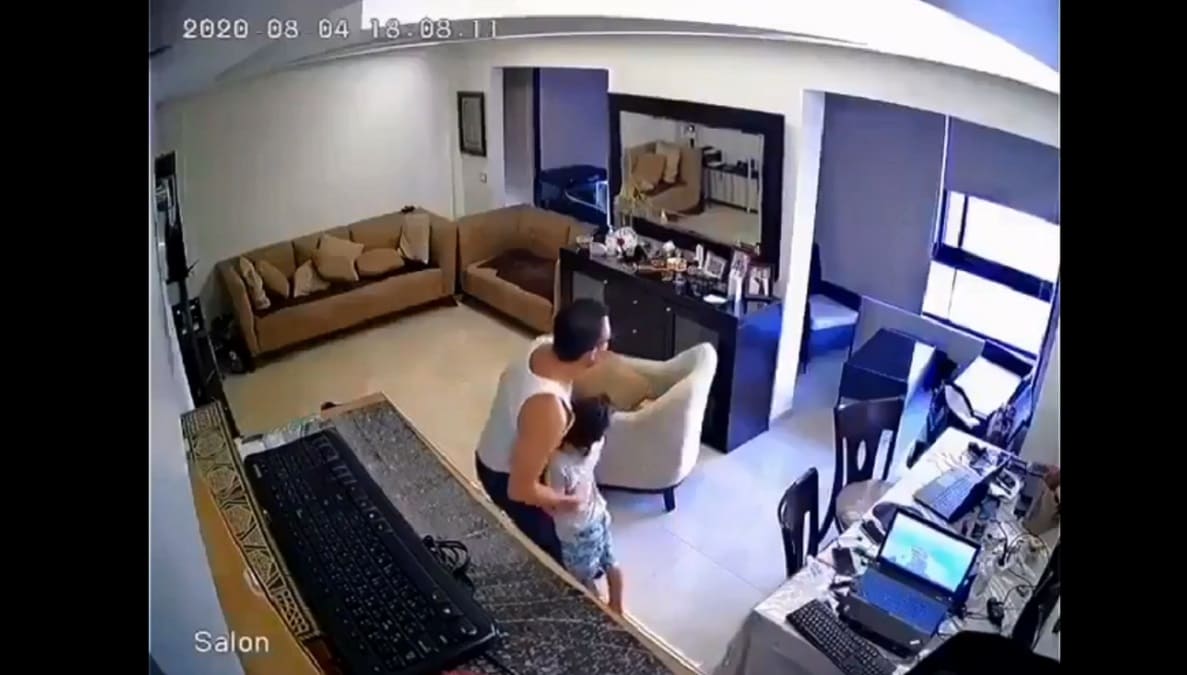 VIDEO: Papá escondió a su hijo bajo la mesa tras la explosión en Beirut 1 beirut1 1