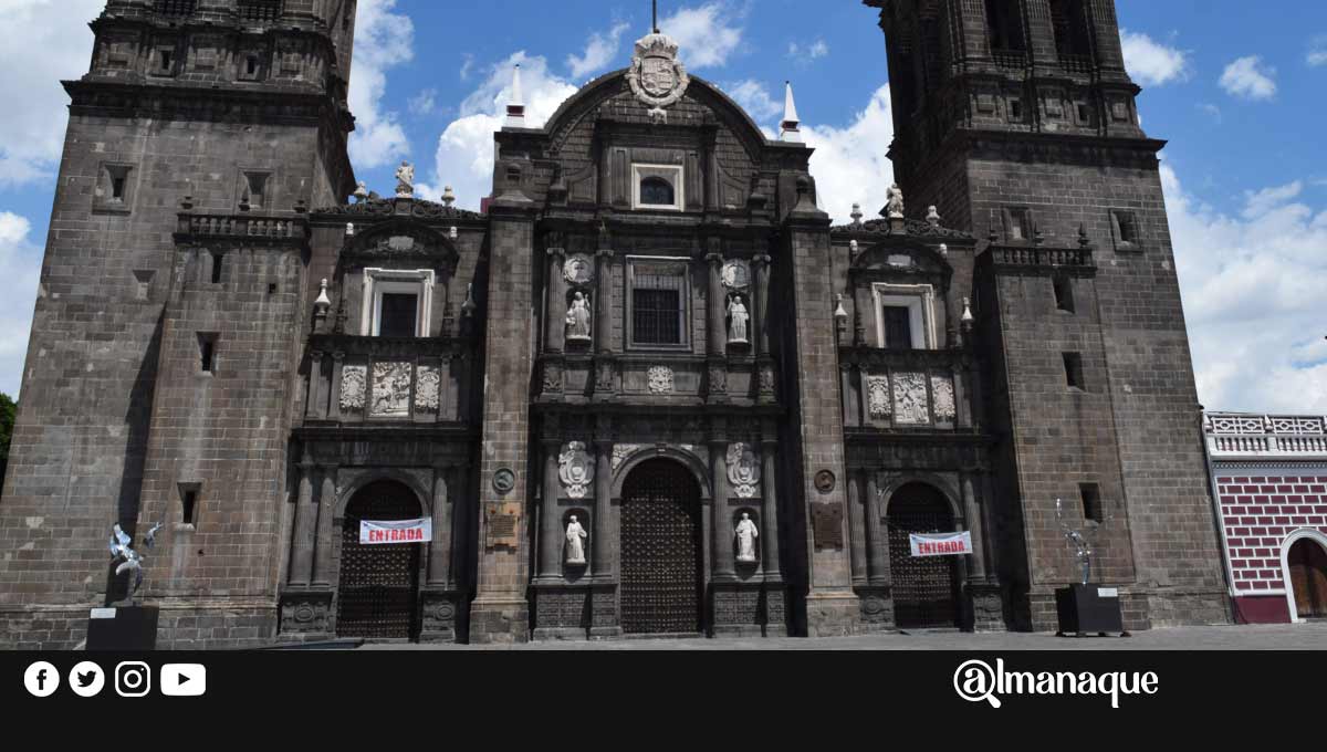 FOTOS: Delimitan entradas y salidas en La Catedral de Puebla ante la reactivación de templos 11 catedral puebla pandemia