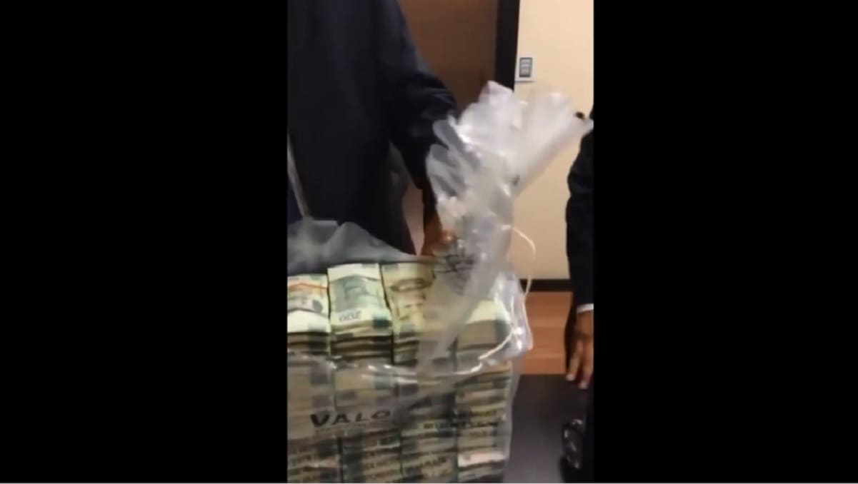 Cesan a funcionario de Querétaro por aparecer en videos de presunto soborno del caso Odebrecht 1 dinero 1