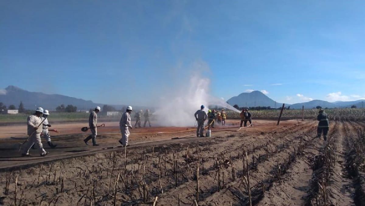 Sofocan incendio en un ducto de Pemex en Acajete 5 ductos 1