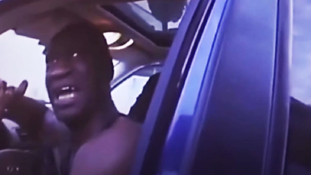 Revelan VIDEOS de las cámaras corporales de policías de Minneapolis que arrestaron a George Floyd 1 george 1