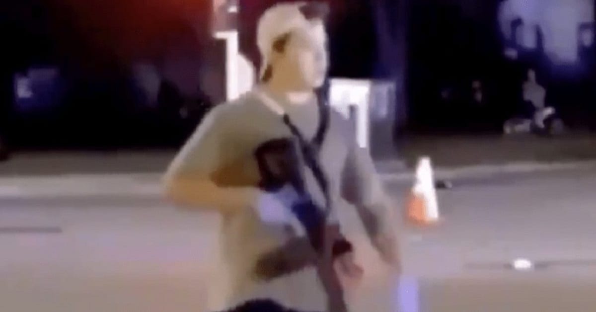 VIDEO: Policías de EU agradecen a joven que mató a dos personas en el Black Lives Matter 1 kyle rittenhouse policias wisconsin protestas black lives matter 1110x581 1