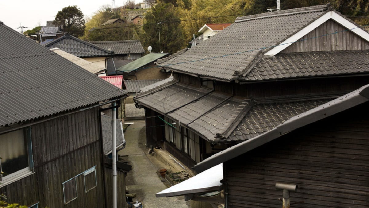 WTF! Encuentra restos de su hermano desaparecido mientras limpiaba su cuarto en Japón 1 sumio