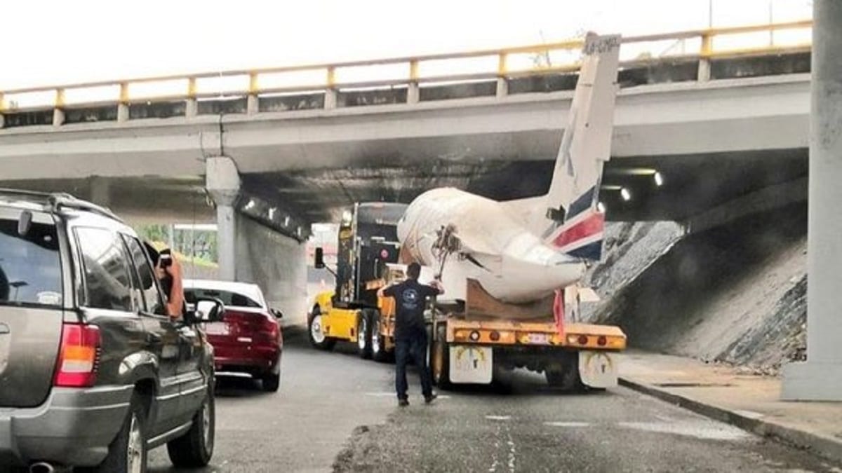 VIDEO: Un avión se atora en el puente del Viaducto-Tlalpan 1 viaducto