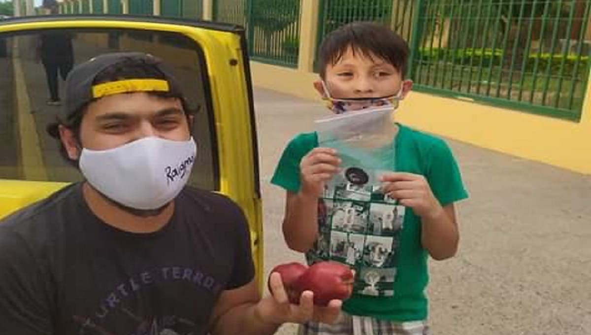 Pacto de caballeros; niño cambia dos manzanas por tazo de Pacman 1 EiFmCPQWkAAFXz 2