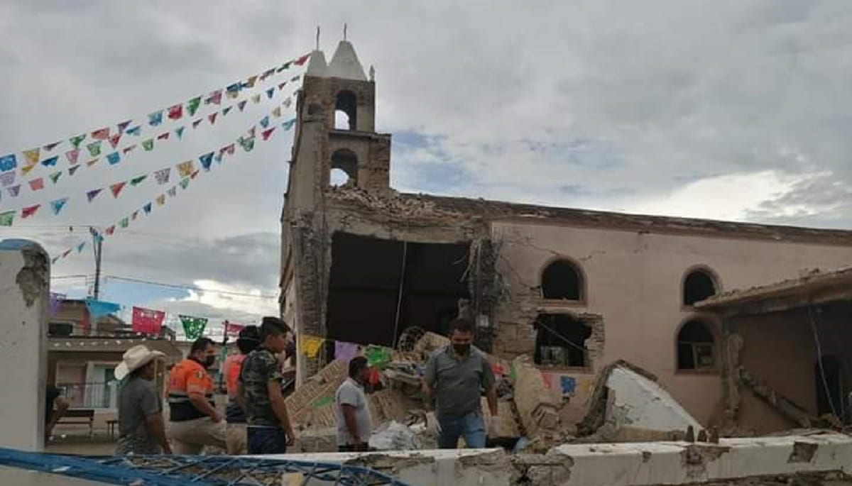 Boda termina en tragedia en Guerrero: explota pirotecnia y derriba parte de la iglesia 1