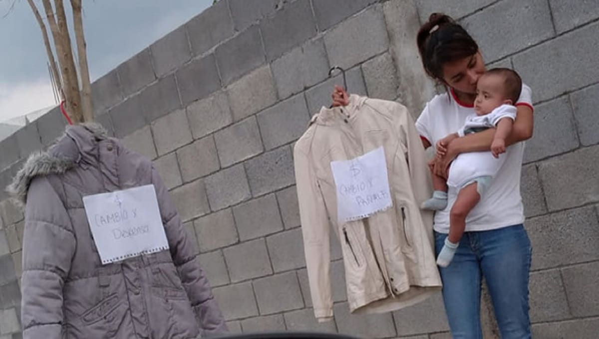 Madre cambia ropa por pañales para su bebé 1 Ein1DqdVkAAMjuC 1