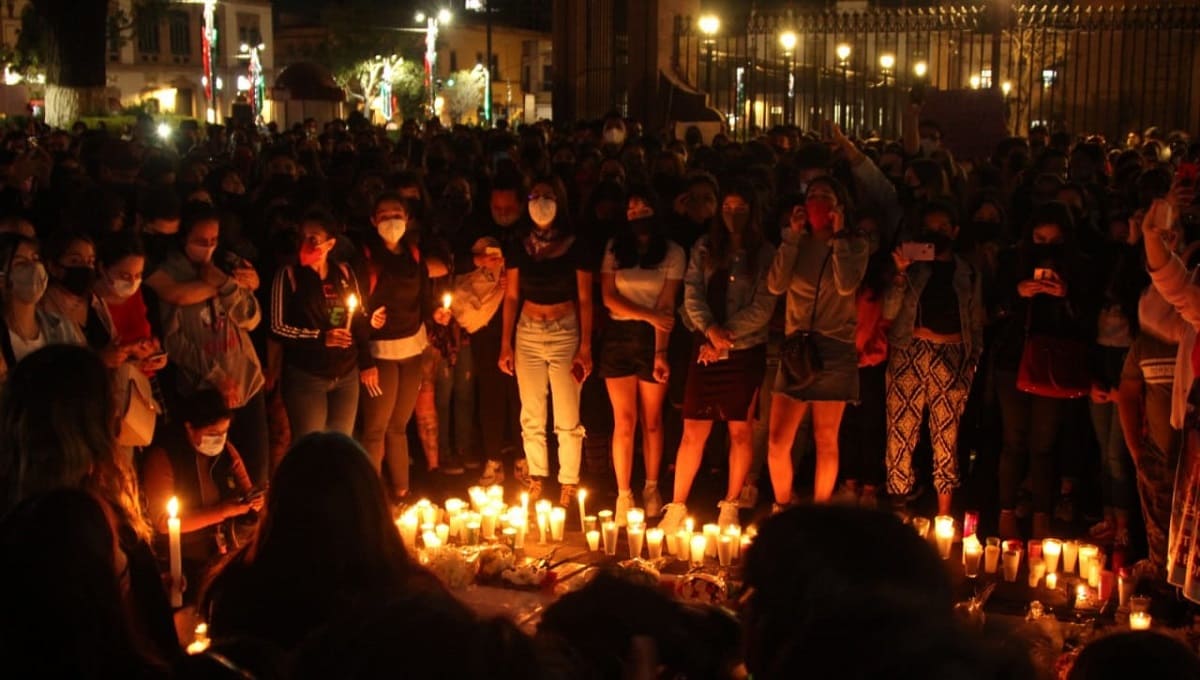 #JusticiaparaJessica; Con flores y veladoras exigen justicia por su muerte 3 EizoHNGXgAAYJh8 1