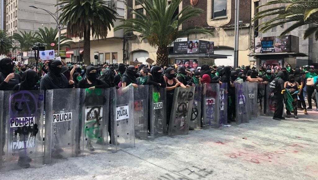 EjB EO7XgAAe3sb 1
