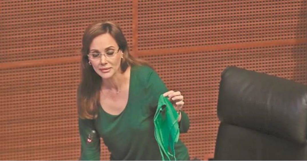 "El trapo verde es la muerte": Lilly Téllez se manifiesta contra el aborto y le llueven críticas 1 Lilly Tellez