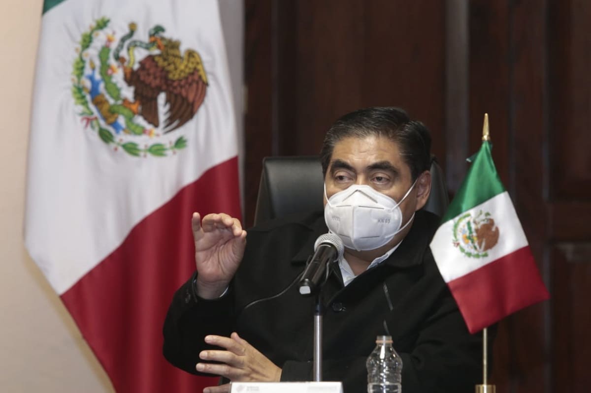 Jueces liberan a cuñada de “El Grillo” y a vendedores de alcohol adulterado en Puebla 1 Miguel Barbosa 7