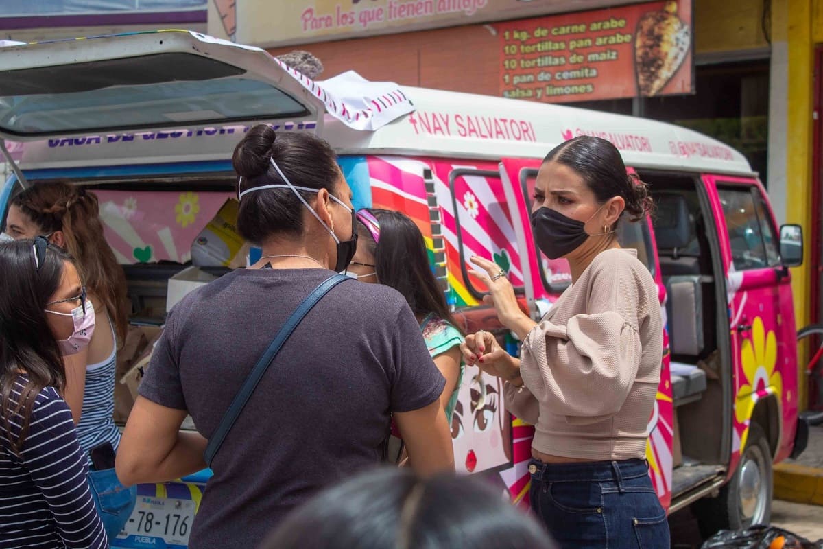 Con todo y combi, Nay Salvatori arranca campaña para buscar la alcaldía de Cholula 1 Nay Salvatori combi Cholula