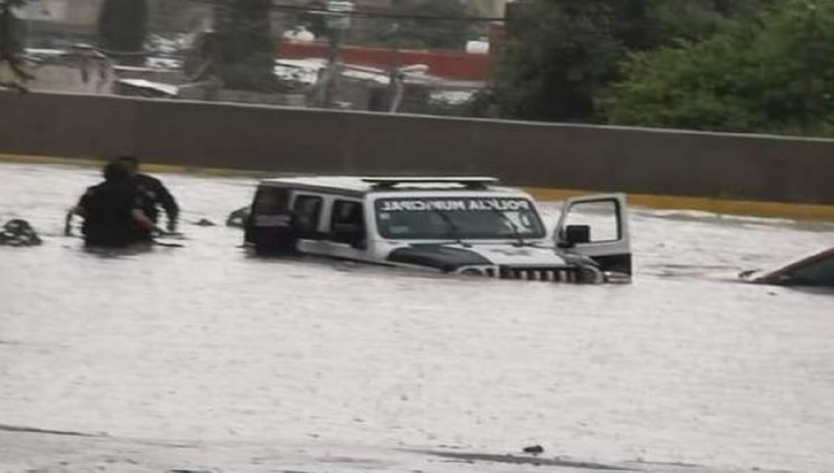 Fuerte lluvia deja una patrulla municipal atrapada en Puebla 3 WhatsApp Image 2020 09 17 at 5.06.28 PM 1