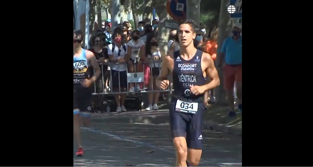 VIDEO: "Me paré, él se lo merecía" dice atleta español tras dejar pasar a su rival 1 atleta