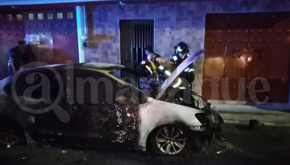 Se incendia en Puebla un auto robado en Tlaxcala 3 auto 1
