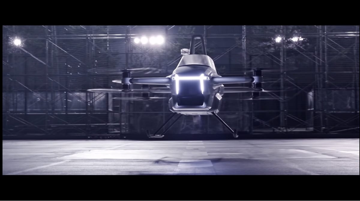 VIDEO: ¡Como en Futurama! Prueban el primer auto volador en Japón 1 avion