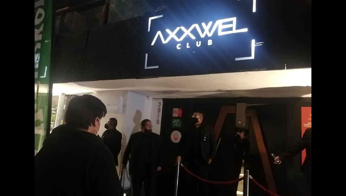 Axxwel presentó a UzielitoMix, pese a que no pueden operar antros en Puebla 1