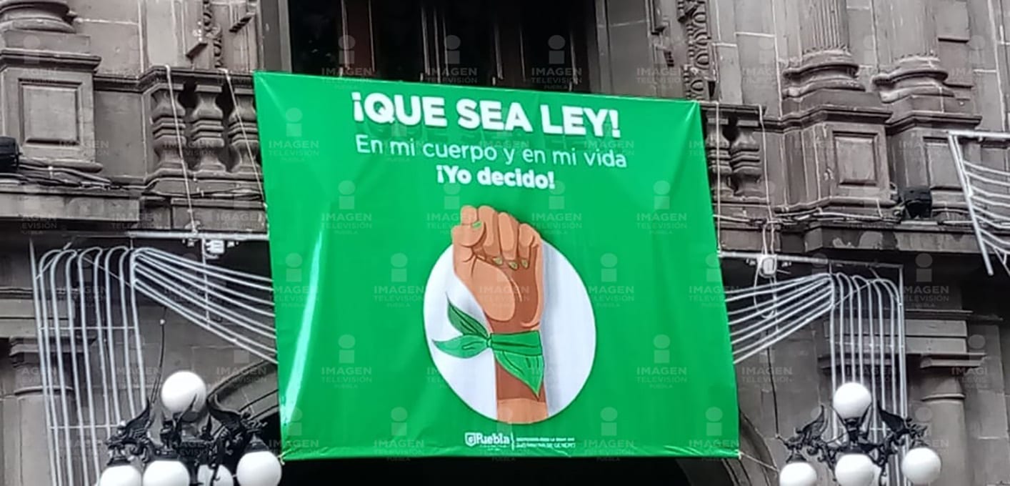 Ayuntamiento de Puebla coloca lona en apoyo al día internacional del aborto 1 bandera aborto ayuntamiento