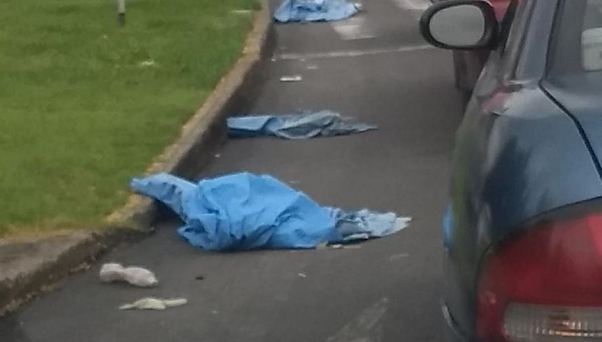 FOTOS: En medio de la pandemia, tiran batas y guantes quirúrgicos Camino al Batán en Puebla 1 batas 1