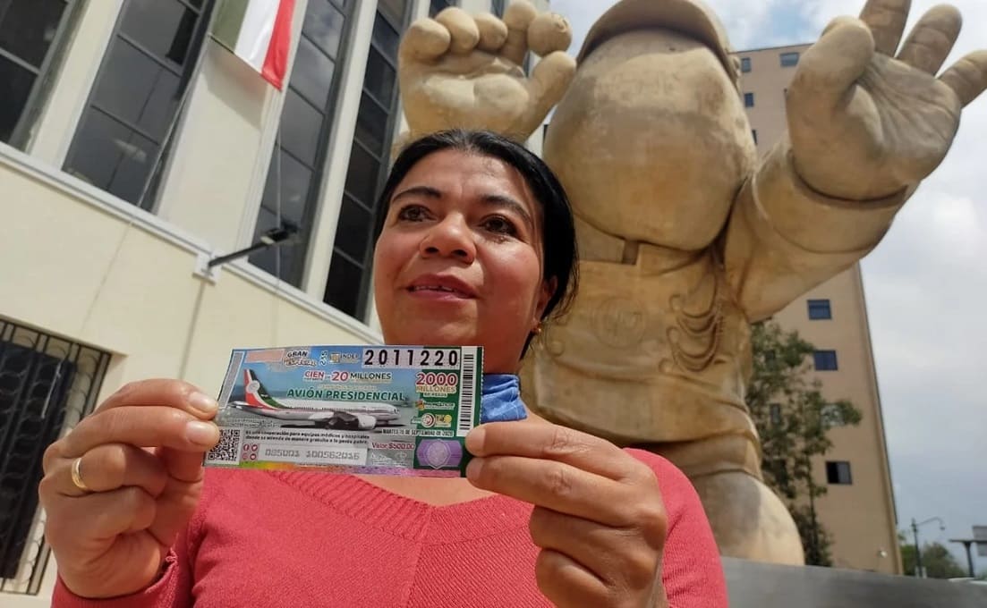 Marlene perdió su trabajo y vendió cubrebocas para comprar un "cachito" en la rifa del avión 1 cachito rifa 15 1