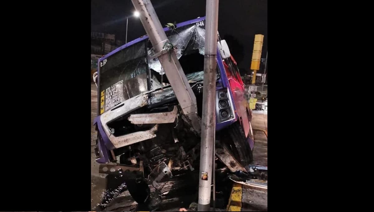 Chófer de los "Morados" choca en estado de ebriedad contra un poste en Amalucan 3 choq2 1