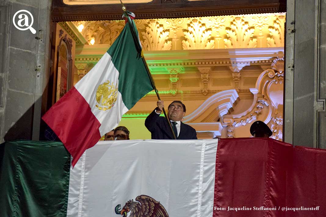 Barbosa ofrece el Grito de Independencia al personal médico de Puebla 5 gritoB1