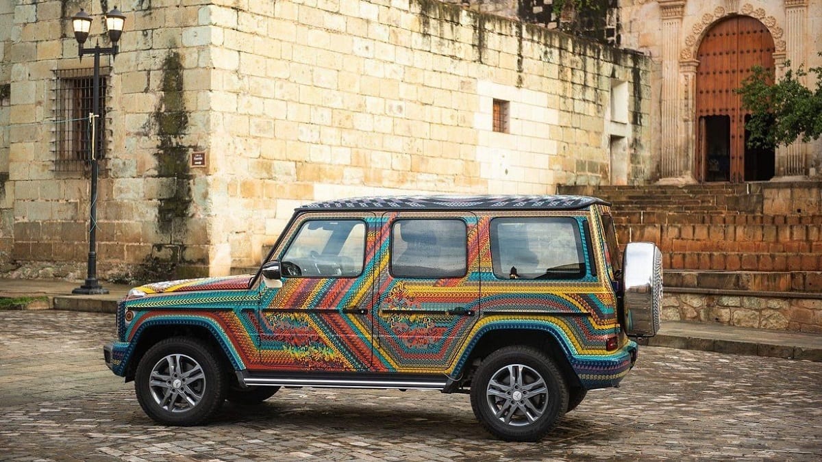 FOTOS: Artesanos de Oaxaca transforman camioneta Mercedez Benz en un “alebrije” 1 mercedez